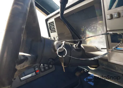 1992 GMC Sierra C2500 из США, поврежденный, VIN 1GTFC24K0NE534960